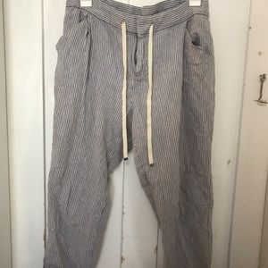 Old Navy grey pinstripe fitted capri pant, size 8